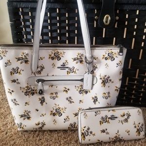 coach tote